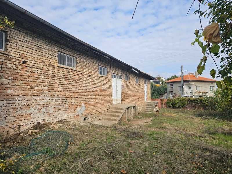 Продавам стопанска сграда  в гр. Велики Преслав