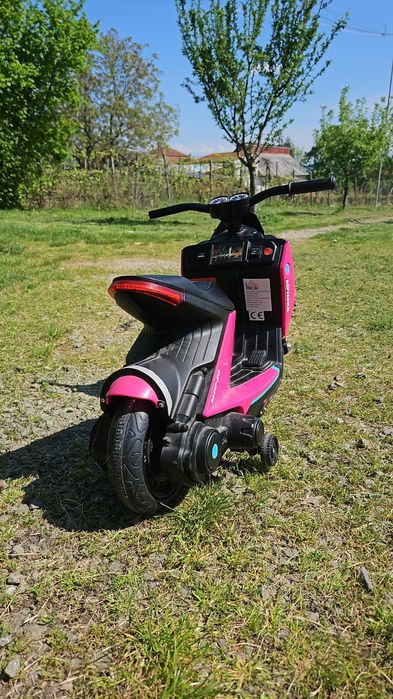 Motocicleta electrica pentru copii.