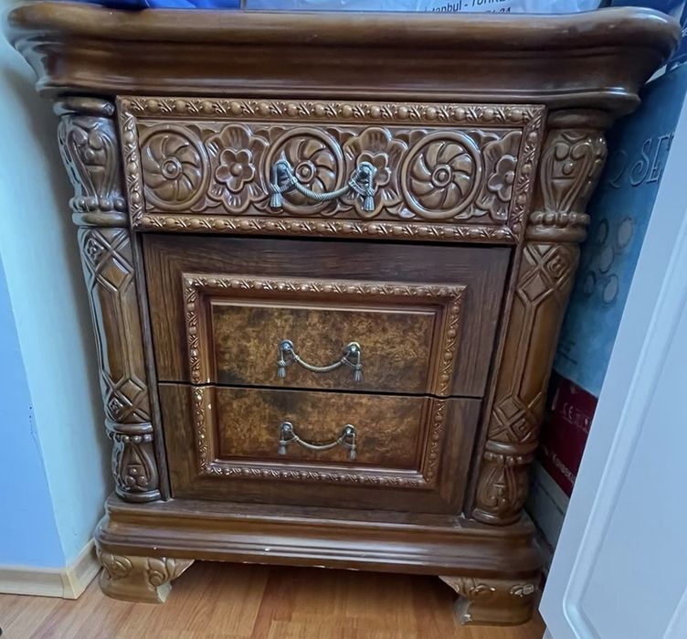 Продается спальный гарнитур