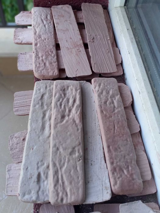 Давам под наем за 10 лв. на ден. Калъпи/форми за декоративни тухли.