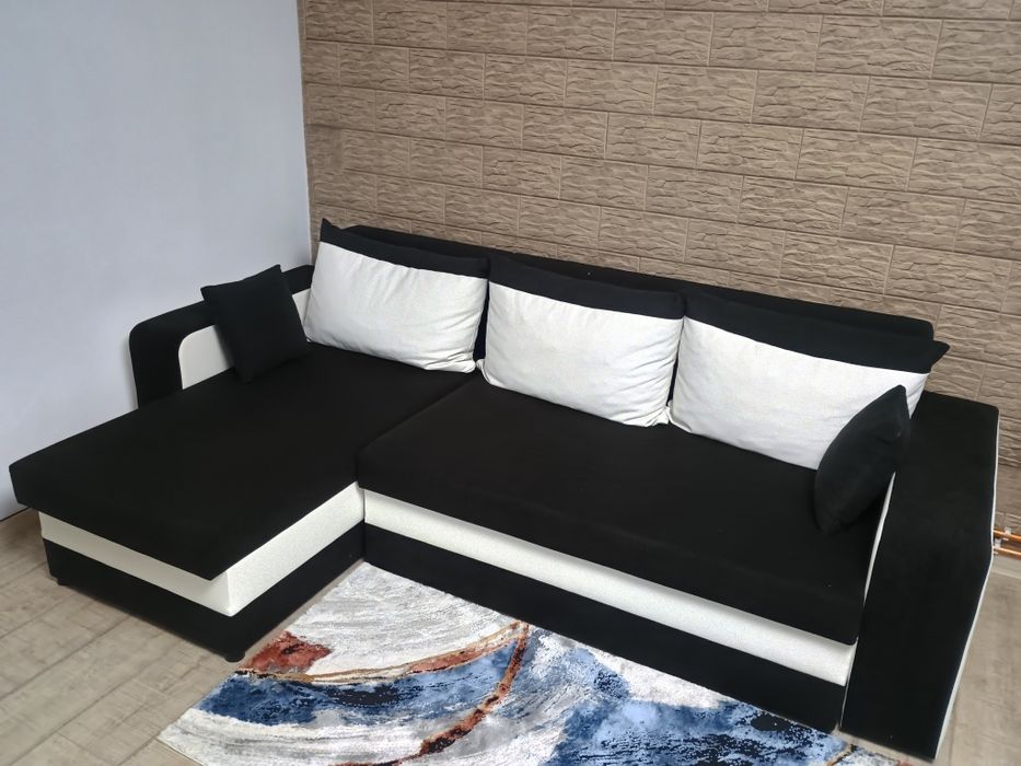 Vând  pat extensibil alb- negru