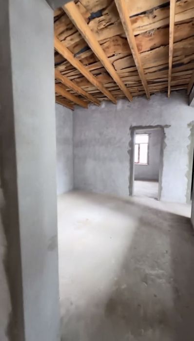 Zangiota tumani Bos suv da 2.3 sotix 4 xona