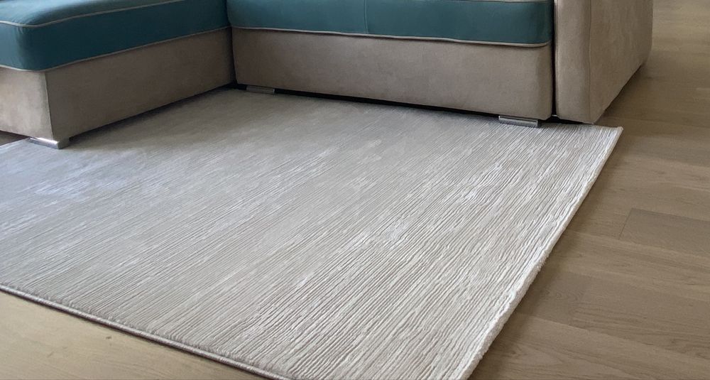 Бял килим Пенелопе на черти от Камко