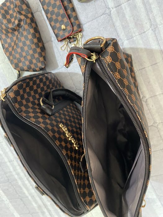 Безторг.  Набор  сумок  продам  новые .