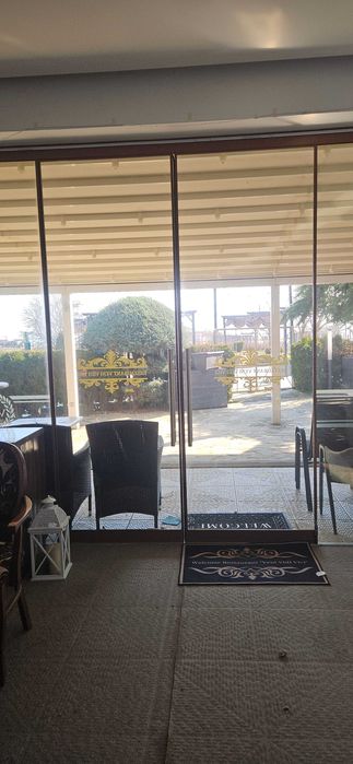 Плъзгаща стъклена врата