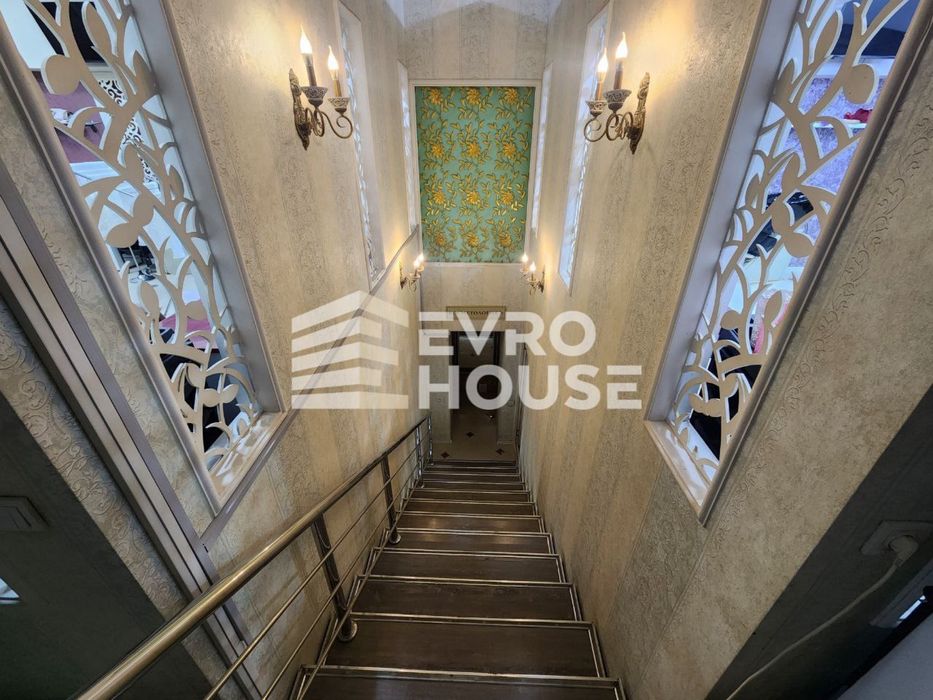 ЦУМ Книжные ряды | 152кв - нежилое помещение вдоль дороги Продажа