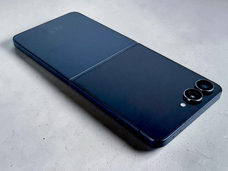 Samsung Galaxy Z Flip 7 5G 256GB 12RAM Jet Black Перфектен! Гаранция!