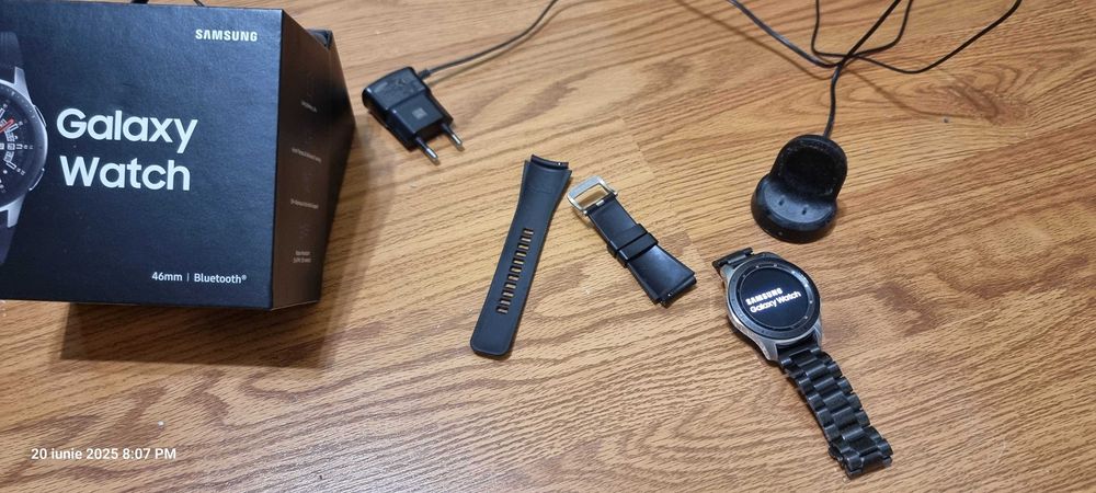 Samsung Galaxy Watch 46mm Silver Bluetooth + cutie + încărcător
