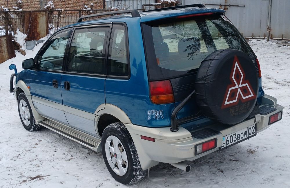 Продам машину RVR