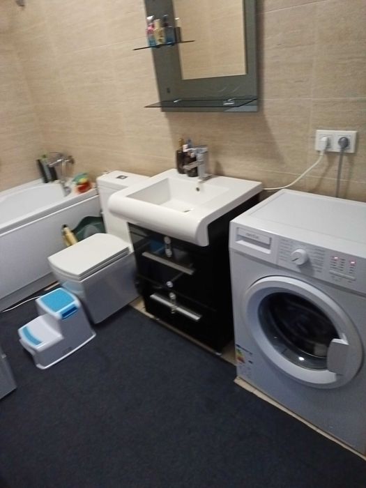 Vând apartament Sânpetru