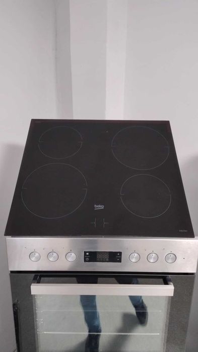 Комплкет Фурна за вграждане + Индукционни котлони Beko-Беко 71 литра