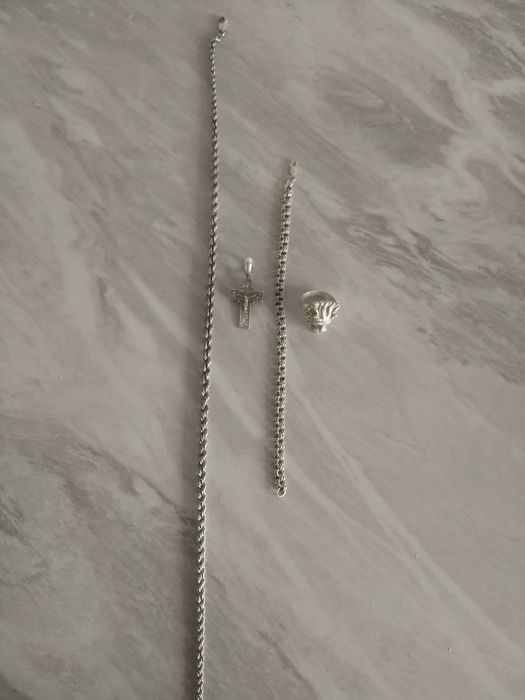 Продаю серебро не дорого торг уместин