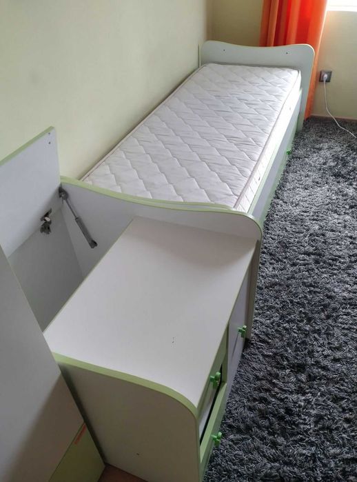 Легло и кошара в едно гардероб и бюро и матраци трансформиращи Lorelli