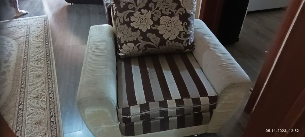Продам диван с креслом и пуфигом