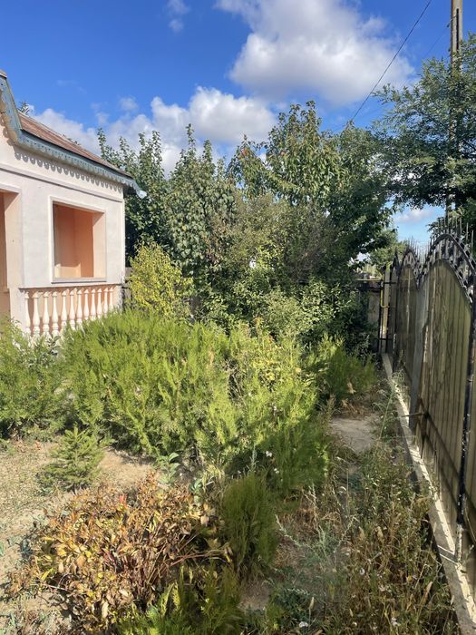 Vand casa  cu toate utilitatile