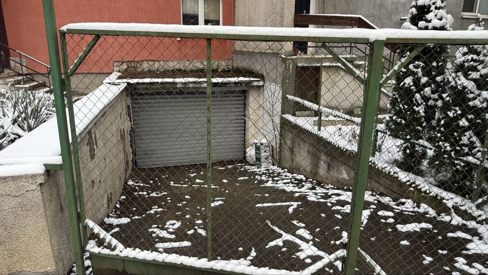 Отдавам гараж под наем