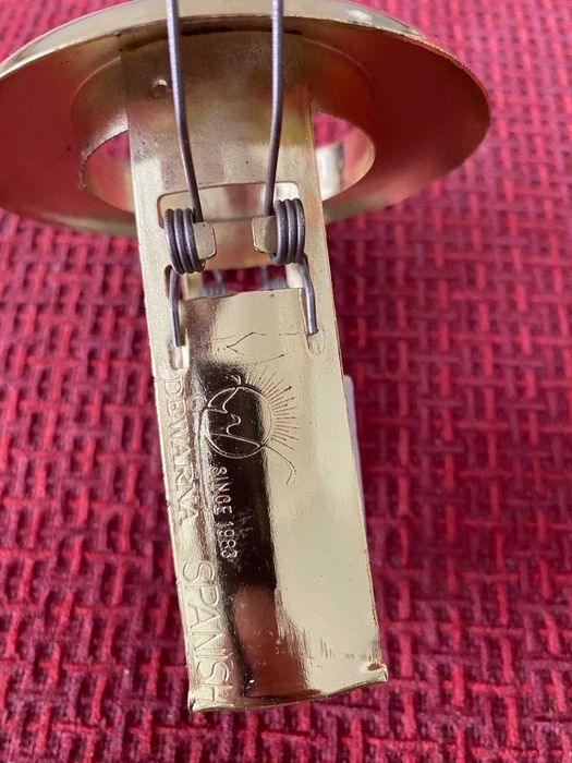 Споты - точечный светильник.