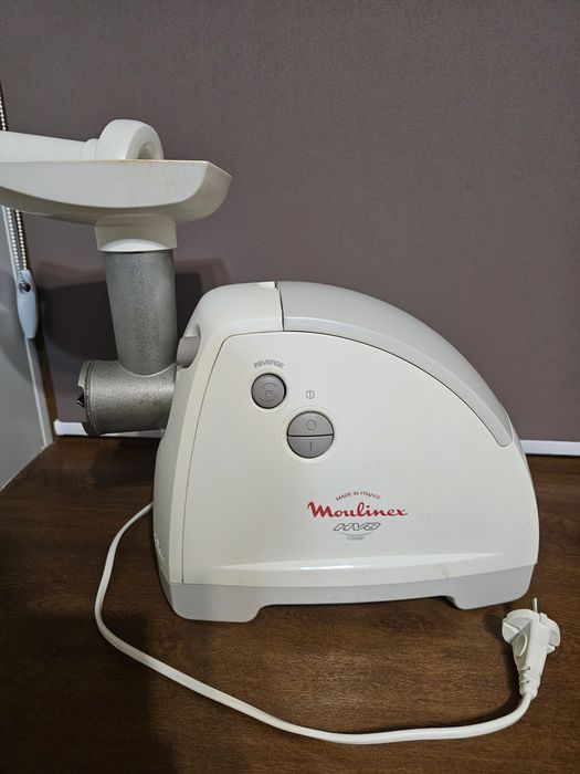 Продам мясорубку moulinex