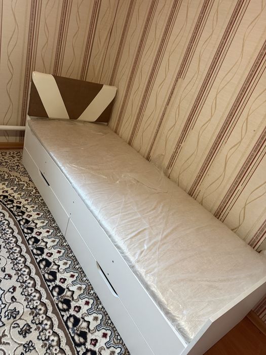 Кровать для спальни