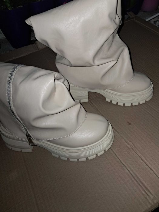 Ботуши, бежови, атрактивни