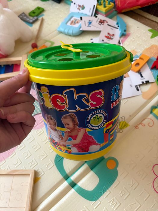 Игрушки детскиее