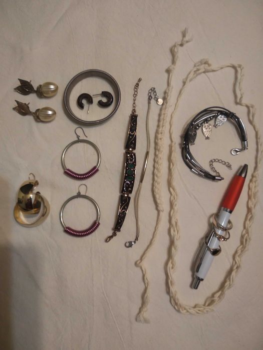 Лот от колиета,обици,гривни