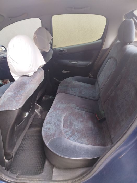 Peugeot      206