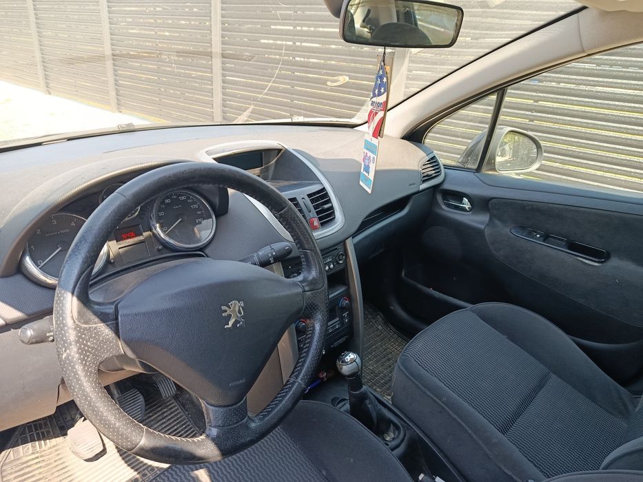 Vând Peugeot 207 1.6 hdi