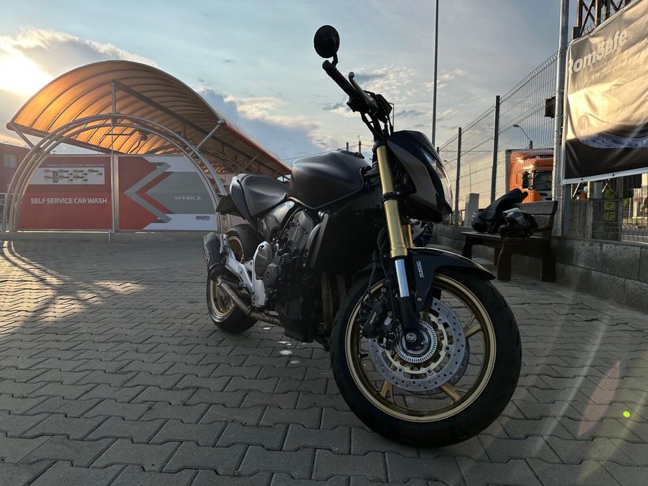 Vând motocicletǎ Honda Hornet CB600F 2012 30.000 km, stare foarte bună