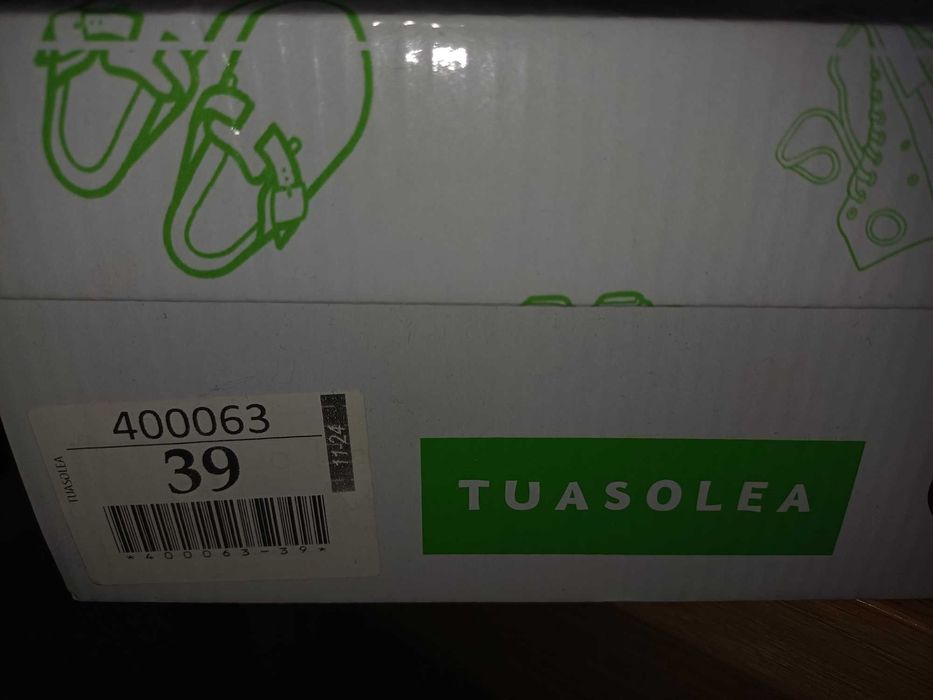 Анатомични дамски черни кецове от естествена кожа