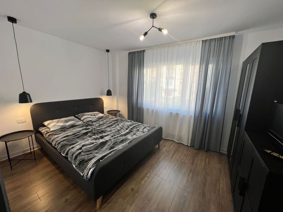 Apartament modern cu 3 camere de închiriat, ultracentral, etaj 2/4