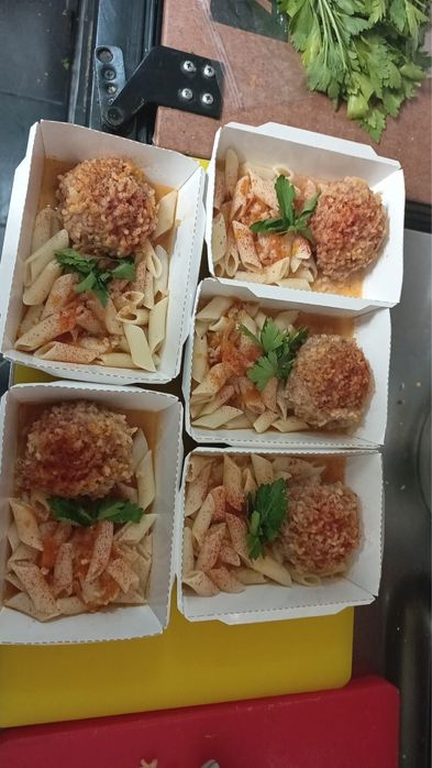 Продаются готовые блюда, салаты