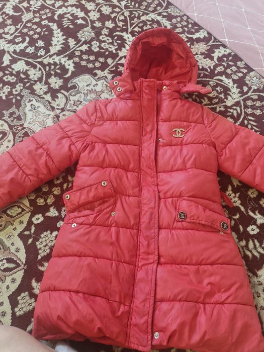 Продам срочно куртку для девочек, на 8/9 лет