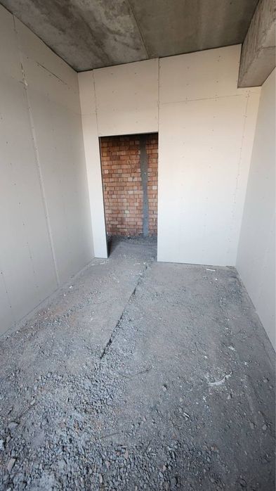 Продается квартира на Юнусабадском районе 2/4/4 новостройка