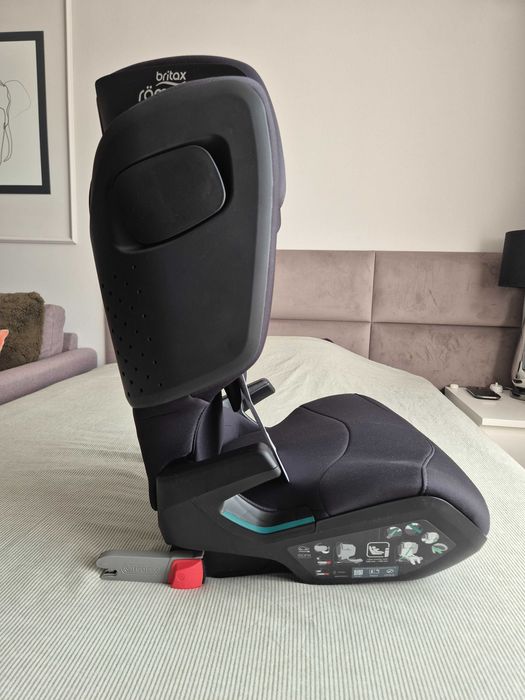 Ново детско столче Britax Römer Kidfix M i-Size (3.5 - 12год) с ISOFIX - имам в черно и сиво