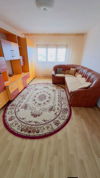 De închiriat apartament cu 3 camere