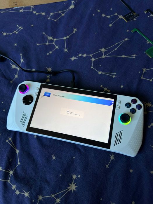 Продавам: ROG Ally Z1 Extreme с аксесоари и ъпгрейди