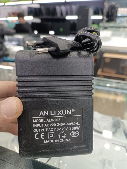 Скидка! Доставка! Трансформатор с 220 110 v ( 300 w)