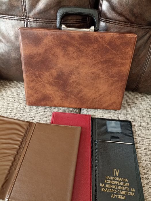Кожено куфарче и папки