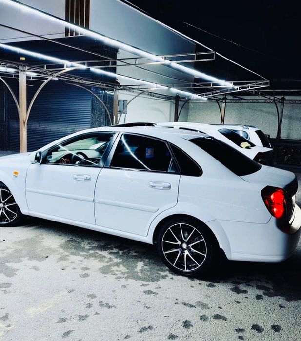 Lasetti jentra qilingan