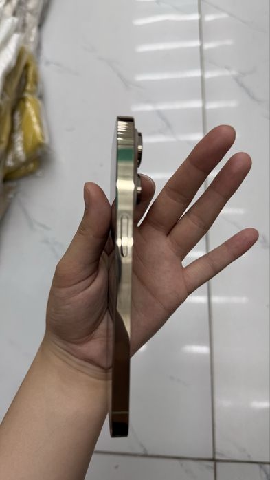 Iphone 14 pro, 128 гб. 74 ёмкость