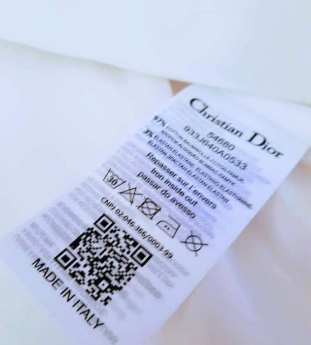 Geaca damă,sezonul card,cod scanabil Qr,saculet, etichetă