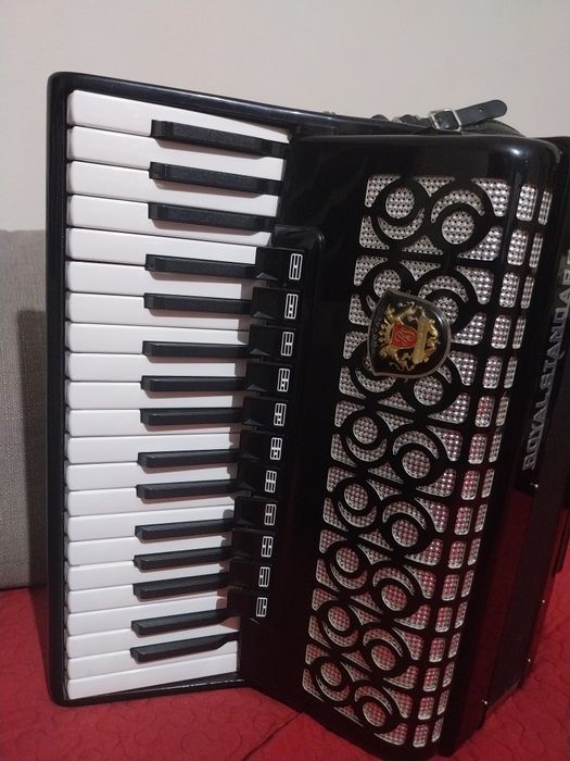 Acordeon Royal Standard 96 basi