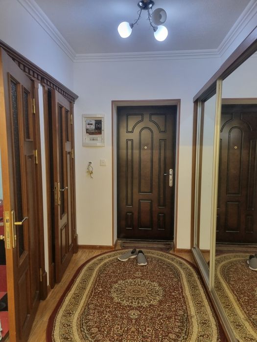 Срочно сотилади 3 хонали квартира  3чи этаж 5 этали уйга