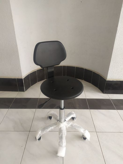 Высококачественные вращающиеся стулья из полиуретана-каучук.