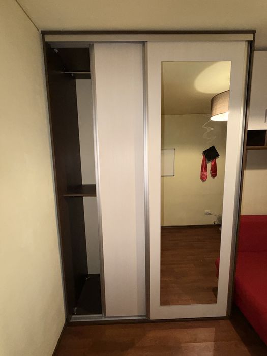 Set de mobilă dormitor/living - dulap, corp suspendat și canapea