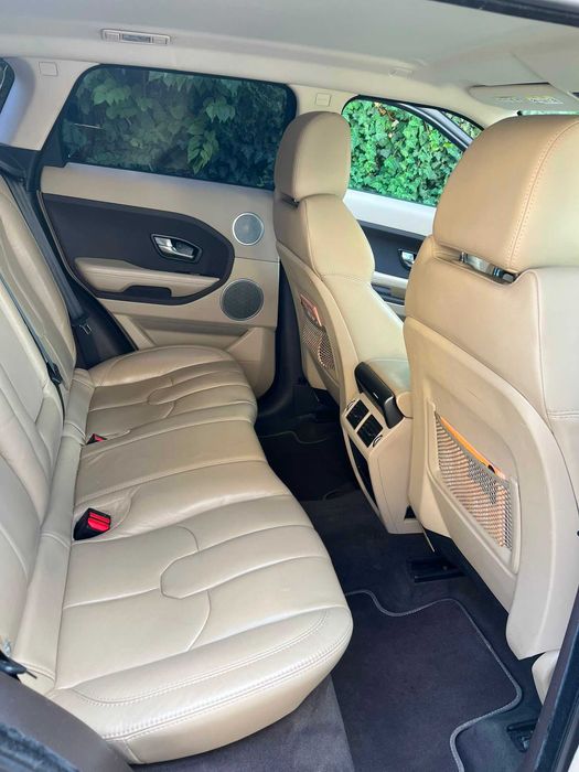 Range Rover Evoque 2.2 TD4 150CP 4x4 Manual • Piele Crem • Meridian