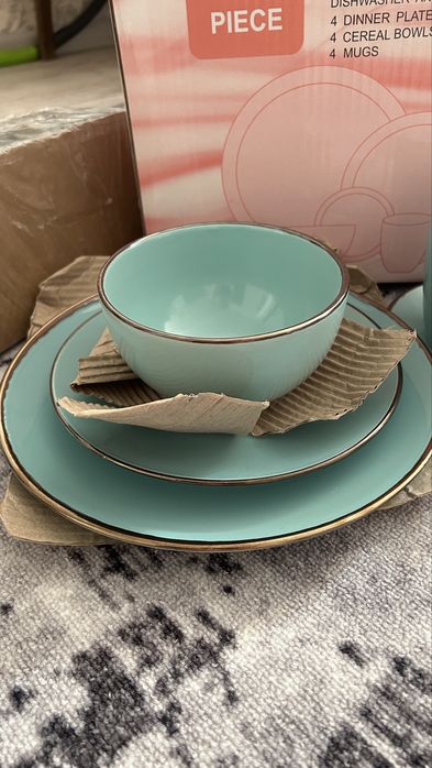 Набор посуды в берюзовом цвете