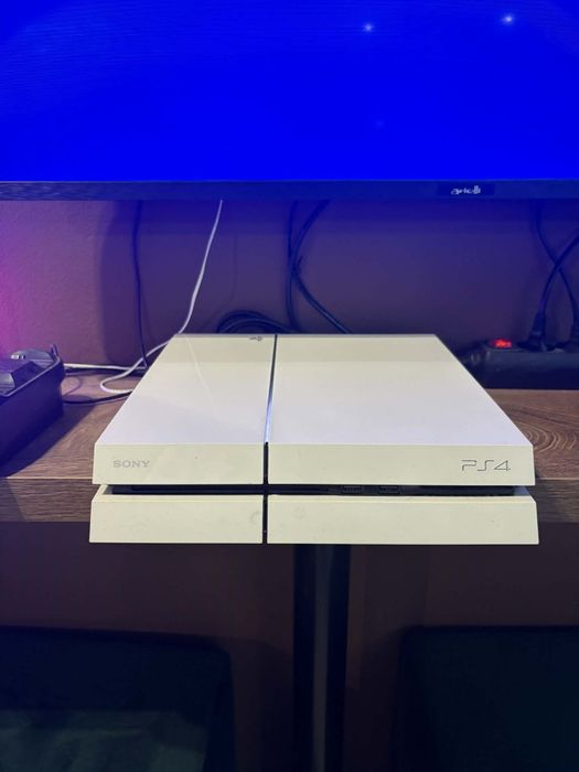 Продавам playstation 4 1tb