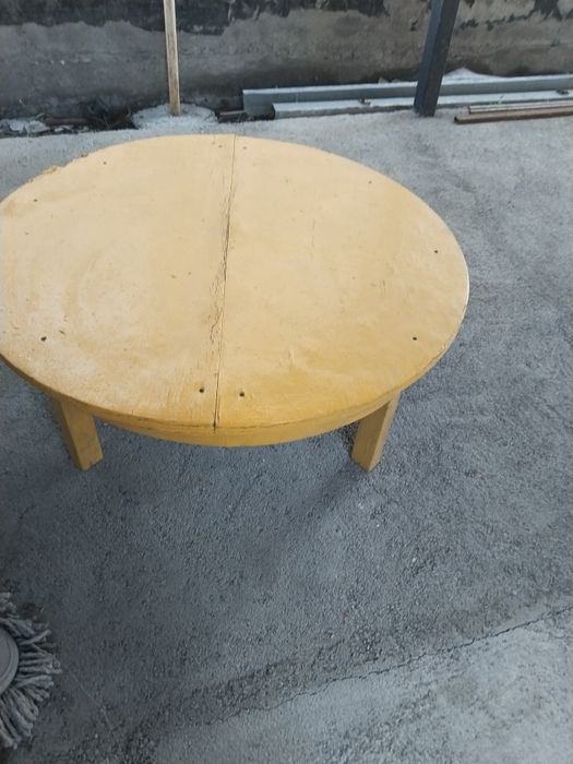 Продам круглый низкий стол